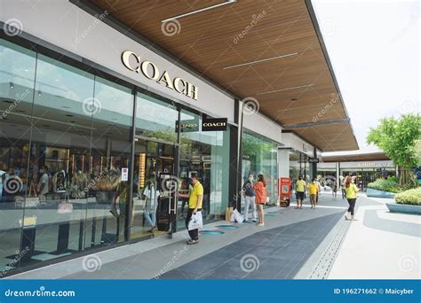 coach outlet premium mall.